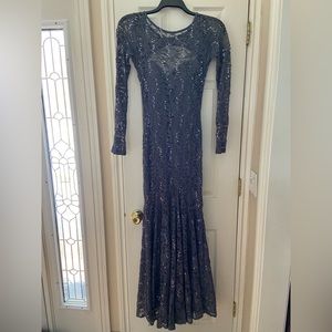 Ball gown worn once. Pictures don’t do this dress justice! dress is BEAUTIFUL!